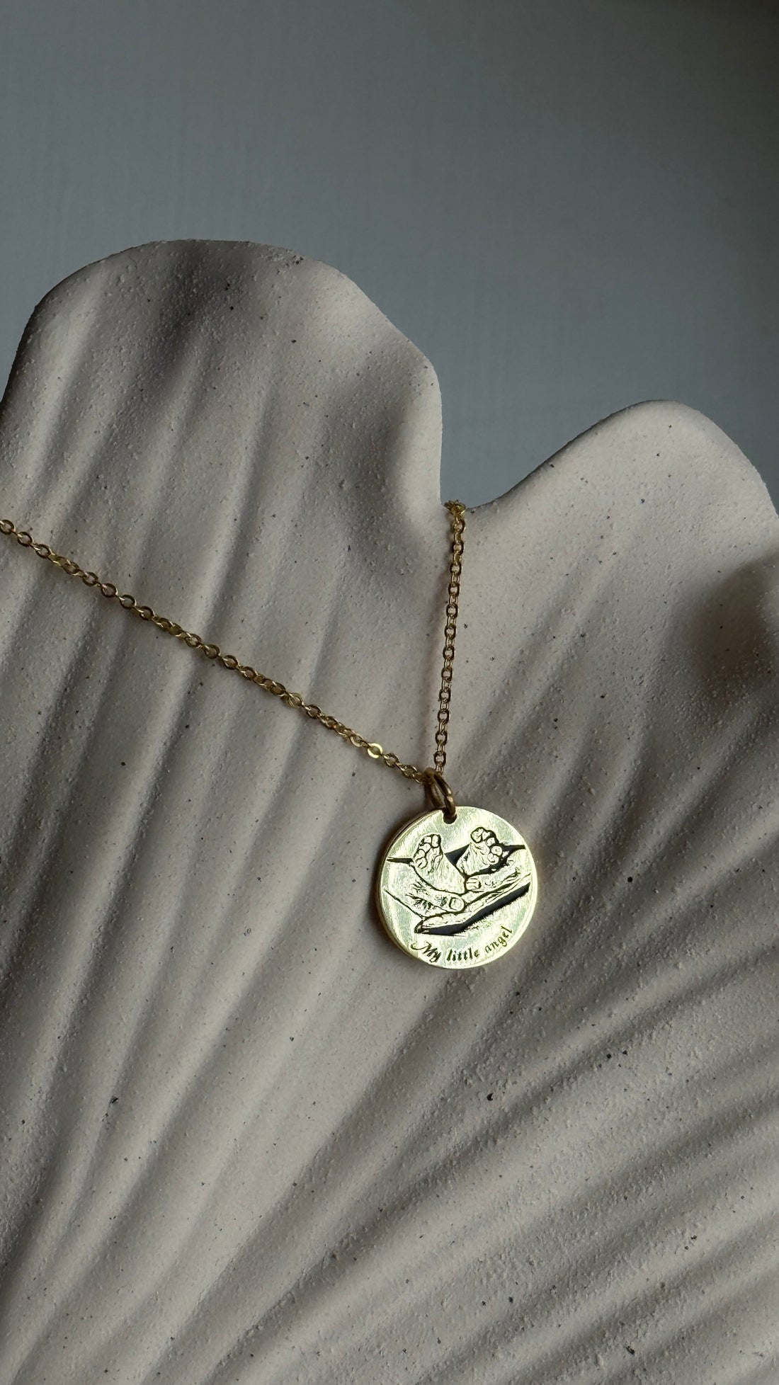 Minimalist gold necklace with engraved a picture of mom holding her baby' feet , personalized jewelry