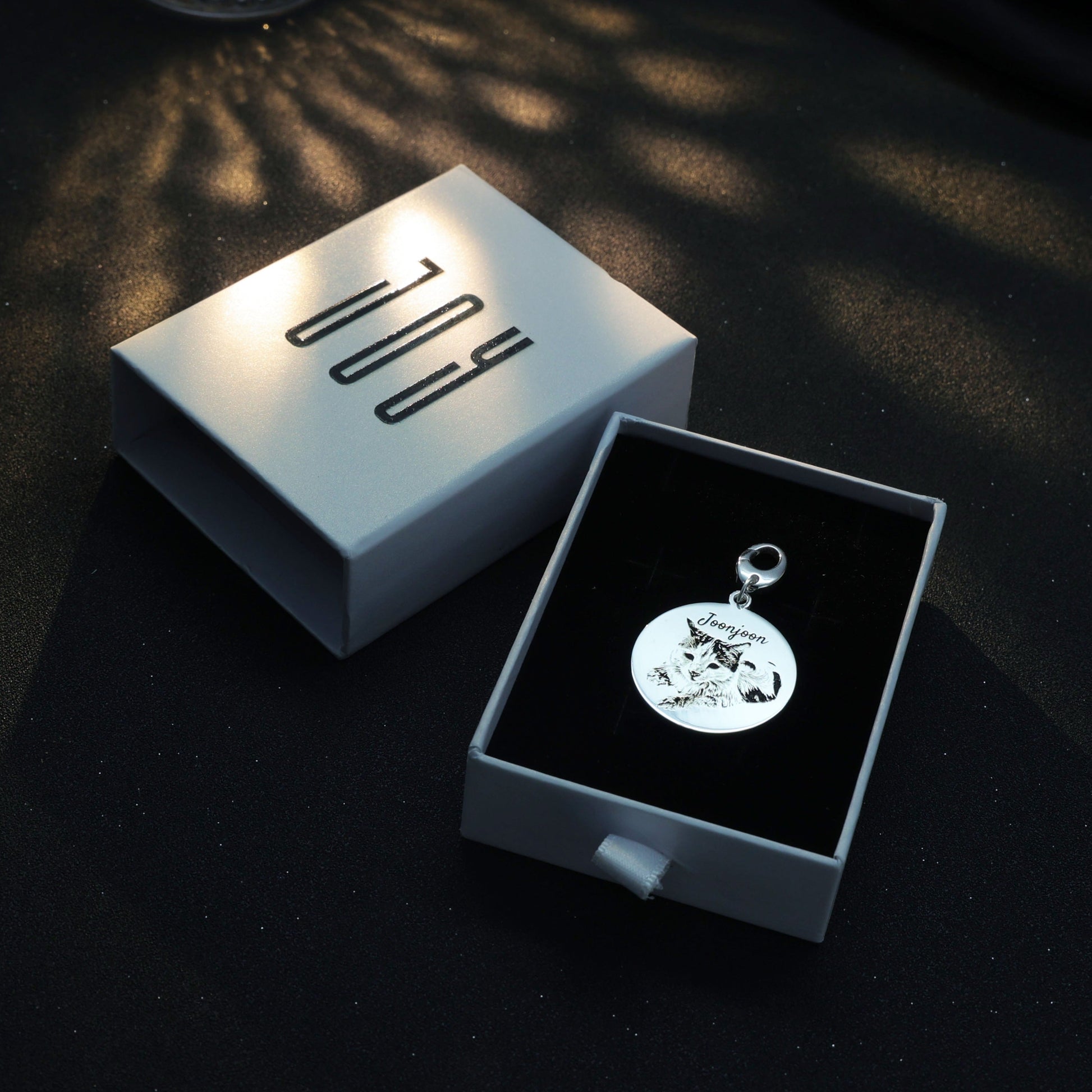 Sterling silver Duo Tag engraved with a cat face and its name engraved on a round car key piece