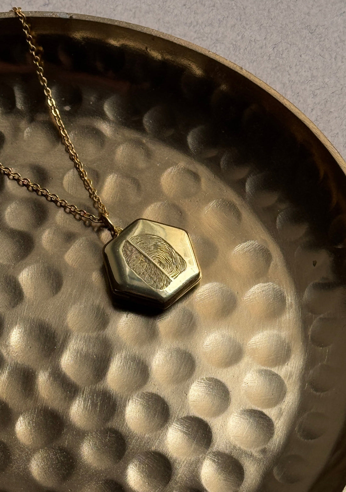 Why Fingerprint Jewelry Is the Most Meaningful Gift in 2024
