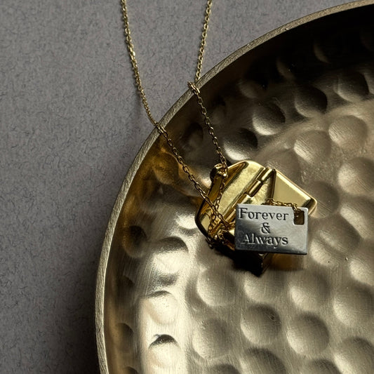 Lunelle Locket – Engraved Message (Font)