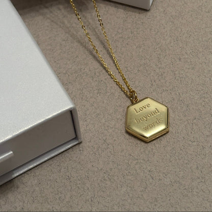 Maelle Locket – Engraved Message (Font)